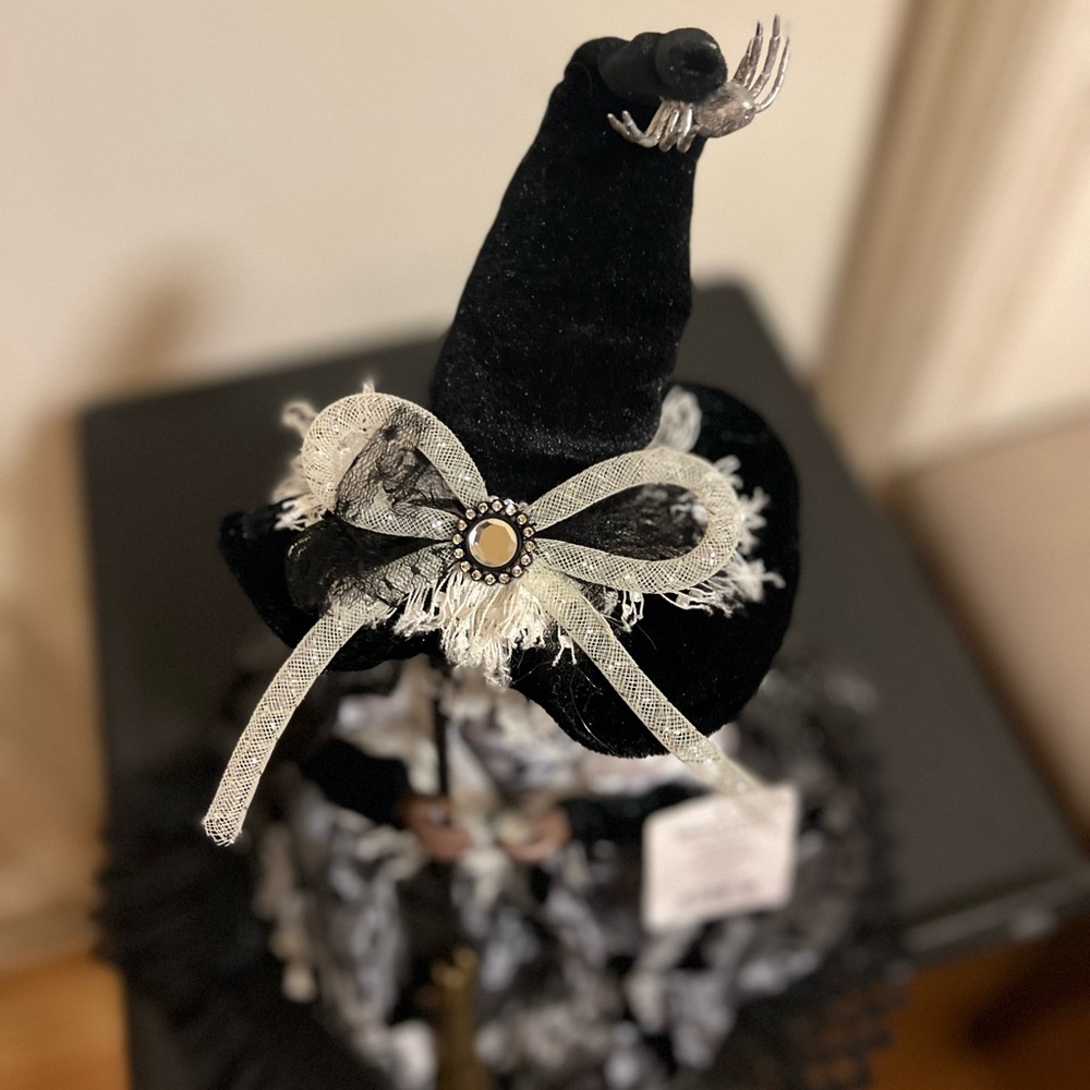 Sitting Witch Doll - Picture 7 of 8